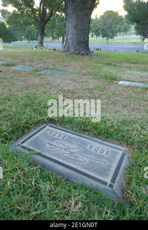 Los Angeles, California, USA 29 dicembre 2020 una visione generale dell'atmosfera del regista George Steven's grave al Forest Lawn Hollywood Hills Memorial Park il 29 dicembre 2020 a Los Angeles, California, USA. Foto di Barry King/Alamy Stock foto Foto Stock