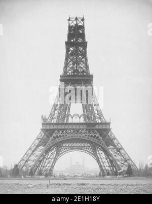 Louis-Emile Durandelle, la Torre Eiffel - Stato della costruzione, 1888-B&W5ctr. Foto Stock