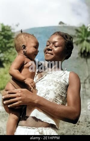 Junge Mutter mit tipo, 1967. Giovane madre con bambino, 1967. Foto Stock