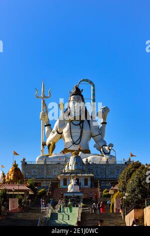 Un'immagine della statua di lord Shiva a Char Dham Namchi a Sikkim India il 3 novembre 2016 Foto Stock