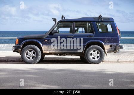 BARCELLONA, SPAGNA-2 GENNAIO 2021: Land Rover Discovery (AKA 'disco') Serie II Td5 Foto Stock