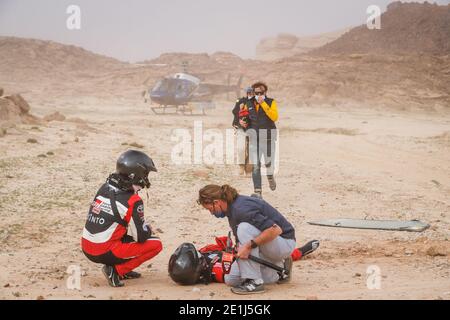 Buraydah, Arabia Saudita. 7 gennaio 2021. Personale medico durante la 5a tappa del Dakar 2021 tra Riyadh e Buraydah, in Arabia Saudita il 7 gennaio 2021 - Foto Antonin Vincent/DPPI/LM Credit: Gruppo editoriale LiveMedia/Alamy Live News Foto Stock