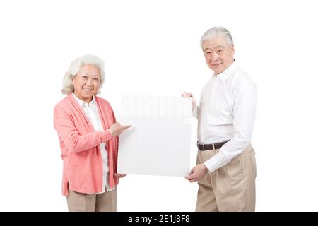 Una vecchia coppia anziana che tiene la lavagna bianca foto di alta qualità Foto Stock
