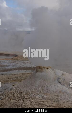 Area geotermica di Hveravellir vicino alla rotta F35 in Islanda Foto Stock