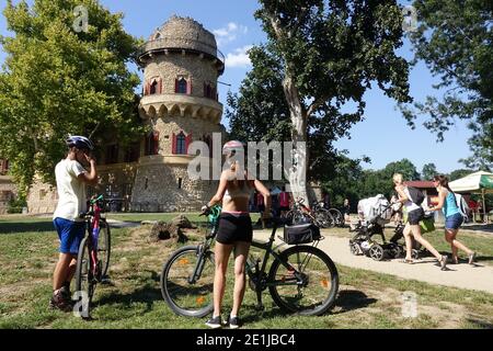 Giovani in bicicletta Moravia Sud estate Repubblica Ceca Foto Stock