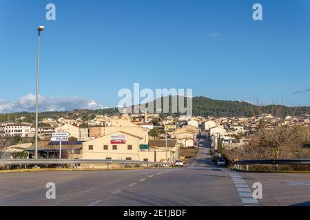 Vilafranca de Bonany, Spagna; gennaio 05 2021: Veduta generale della città maiorchina di Vilafranca de Bonany in una giornata di sole. Isole Baleari, Spagna Foto Stock