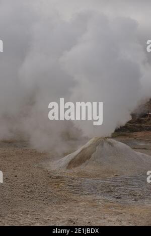 Area geotermica di Hveravellir vicino alla rotta F35 in Islanda Foto Stock