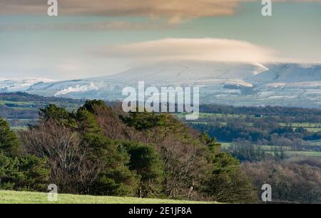 Neve su Pendle Hill, Clitheroe, Lancashire. Foto Stock