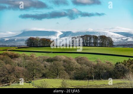 Neve su Pendle Hill, Clitheroe, Lancashire. Foto Stock