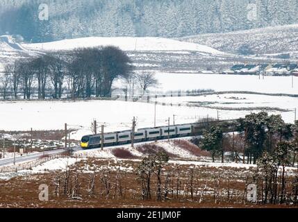 Avanti West Coast Classe 390 Penolinos treno che viaggia verso sud attraverso South Lanarkshire, Scozia, Regno Unito. Foto Stock