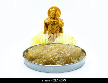 Concetto Pongal: Dio è adorato con cibo Pongal dolce durante la tradizione Foto Stock
