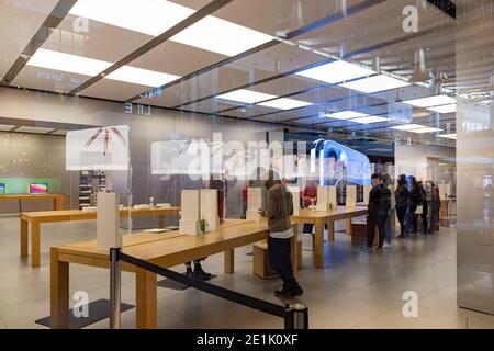 Las Vegas, dic 22, 2020 - Vista interna del negozio Apple in Fashion Show Foto Stock