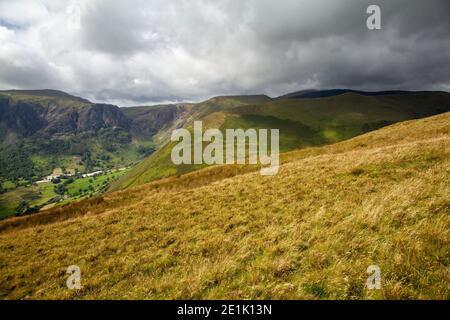 Aran Fawddwy e CWM Cywarch visto dalla cima di Pen Yr Allt Uchaf, un'area nel Galles del Parco Nazionale di Snowdonia Foto Stock
