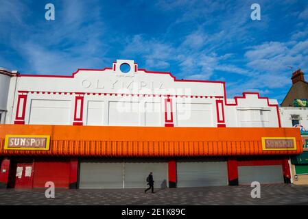 Sala giochi Sunspot a Southend on Sea, Essex, Regno Unito, durante il terzo COVID 19, Coronavirus blocco. Chiuso, chiuso con gli otturatori abbassati Foto Stock