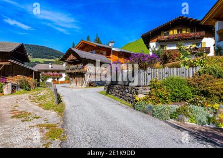 Street View di Santa Maddalena (Santa Magdalena) villaggio, Val di Funes, regione Trentino Alto Adige, Alto Adige, Italia, Europa. Santa Maddalena Foto Stock