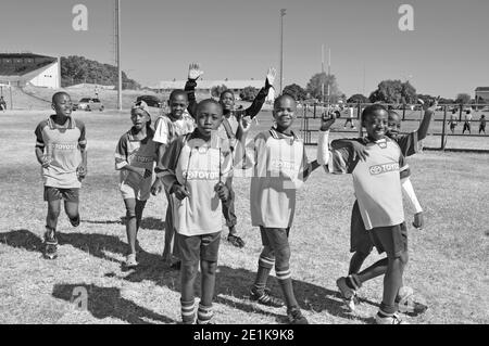 Otjiwarongo: Namib schoolkids giocando a calcio a un concorso Foto Stock