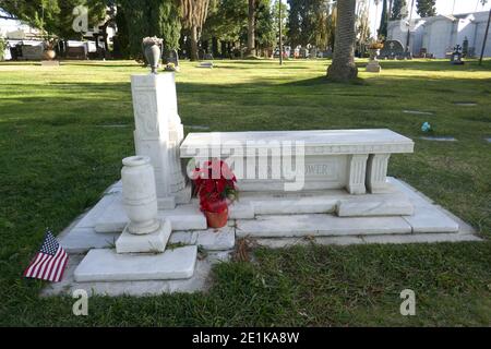 Los Angeles, California, USA 30 dicembre 2020 una visione generale dell'atmosfera della tomba dell'attore Tyrone Power in Garden of Legends all'Hollywood Forever Cemetery il 30 dicembre 2020 a Los Angeles, California, USA. Foto di Barry King/Alamy Stock foto Foto Stock