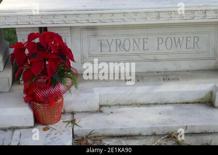 Los Angeles, California, USA 30 dicembre 2020 una visione generale dell'atmosfera della tomba dell'attore Tyrone Power in Garden of Legends all'Hollywood Forever Cemetery il 30 dicembre 2020 a Los Angeles, California, USA. Foto di Barry King/Alamy Stock foto Foto Stock