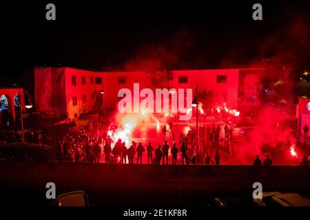 Napoli, Italia. 07 gennaio 2021. Inaugurazione del murale creato dal napoletano Jorit Agoch nel quartiere, in provincia di Napoli, raffigurante il volto di Diego Armando Maradona, morto il 25 novembre 2020, Dique Luján, Argentina, il murale è stato finanziato da una collezione popolare tra i cittadini della città. Credit: Agenzia fotografica indipendente/Alamy Live News Foto Stock