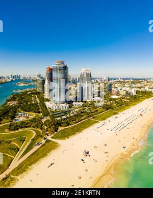 Panorama aereo verticale Miami Beach FL USA bei colori Foto Stock