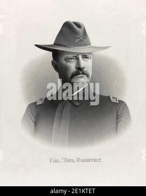 Fotografia d'epoca che mostra il colonnello Theodore Roosevelt, ritratto della testa e delle spalle, con uniforme USV. STATI UNITI. 1898 Foto Stock