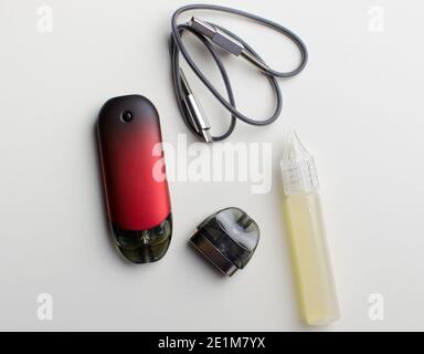 Sistema a pod Vape o mod pod con cartucce intercambiabili , dall'alto Foto Stock