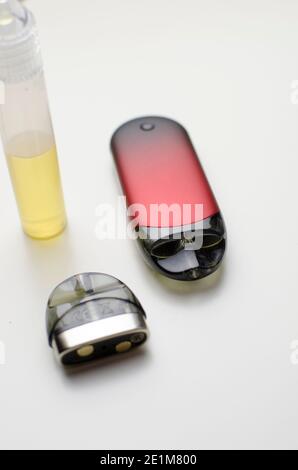 Sistema a pod Vape o mod pod con cartucce intercambiabili , dall'alto Foto Stock