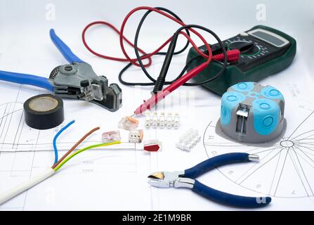 assortimenti di utensili e articoli relativi all'elettricità Foto Stock