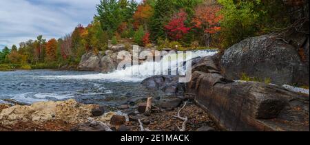 Three Brothers Waterfalls Conservation Area Kinmount Ontario Canada in autunno Foto Stock
