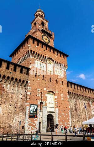 Milano, Lombardia, Italia - 5 ottobre 2017: Torre del Filarete del Castello Sforzesco di Milano. Foto Stock