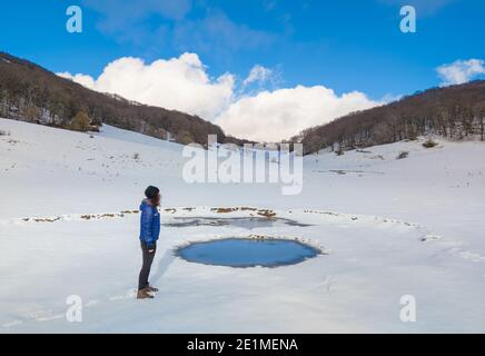 Monti Sabini (Rieti, Italia) - le montagne innevate della provincia di Rieti, Sabina, vicino al Monte Terminillo e al Tevere. Qui Pizzuto Foto Stock