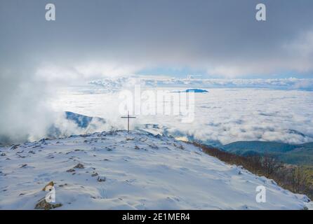 Monti Sabini (Rieti, Italia) - le montagne innevate della provincia di Rieti, Sabina, vicino al Monte Terminillo e al Tevere. Qui Pizzuto Foto Stock