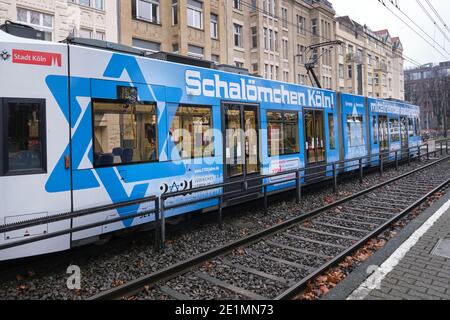 Con un treno appositamente progettato, la città di Colonia, la comunità sinagoga e la compagnia di trasporti pubblici stanno creando un esempio di democrazia Foto Stock