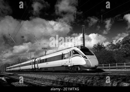 LNER, treno Azuma 800 Class, East Coast Main Line Railway, Peterborough, Cambridgeshire, Inghilterra, Regno Unito Foto Stock