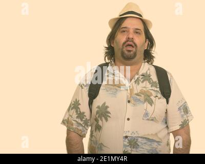 Fat uomo caucasico cercando stanco pronto per le vacanze Foto Stock