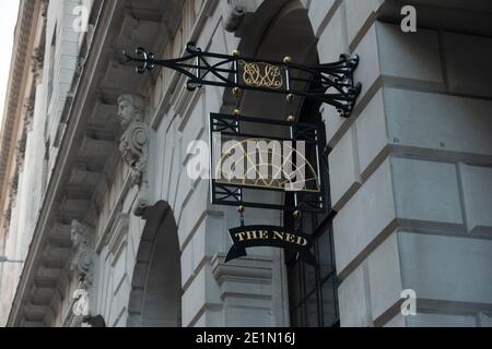 LONDON-The Ned, segnaletica dell'hotel a 5 stelle e del club privato nella città di Londra Foto Stock