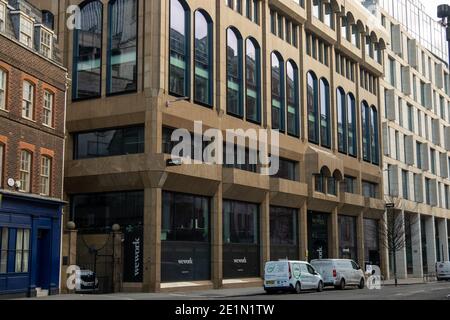 London - filiale WeWork nella città di Londra, un'azienda immobiliare commerciale americana che fornisce spazi di lavoro condivisi flessibili Foto Stock