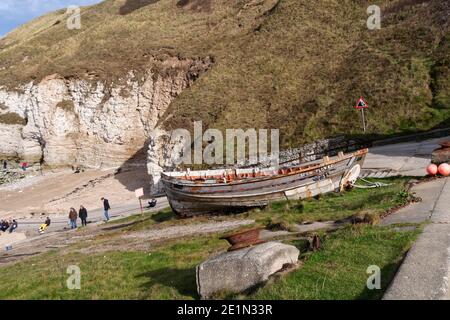 Barche da pesca acciottolate dello Yorkshire, North Landing, Flamborough, Yorkshire, Inghilterra, GB Foto Stock