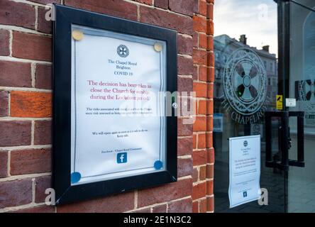 Brighton UK 8 gennaio 2021 - la Cappella reale di Brighton è chiusa per culto come il coronavirus COVID-19 restrizioni di blocco continua in Inghilterra: Credit Simon Dack / Alamy Live News Foto Stock