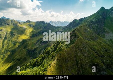 Valtellina (IT), veduta aerea della valle del Bomino sopra Morbegno Foto Stock
