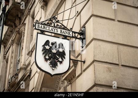 LONDON- Barclays High Street Bank sulla filiale di Fleet Street, una grande banca multinazionale britannica Foto Stock