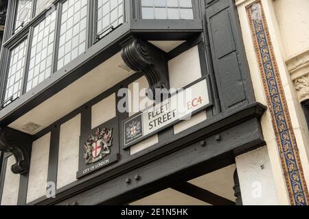 LONDRA- Fleet Street, cartello stradale- una delle principali strade londinesi che collegano la City di Londra con il West End Foto Stock