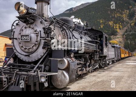 Locomotiva a vapore di classe Rio Grande 486 della ferrovia a scartamento ridotto Durango e Silverton (D&SNG) alla stazione di Silverton, Colorado, USA Foto Stock