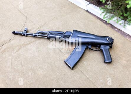 Moderno fucile d'assalto kalashnikov 5.45 mm AK 74M Foto Stock