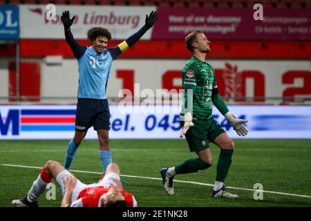 MAASTRICHT, PAESI BASSI - 8 GENNAIO: Portiere Mike Havekotte di MVV deluso, obiettivo di Jeredy Hilterman di Jong FC Utrecht durante la partita olandese Keukenkampioendivisie tra MVV e FC Utrecht U23 a De Geusselt l'8 gennaio 2021 a Maastricht, Paesi Bassi (Foto di Perry vd Leuvert/BSR AgencyOrange News Live Alturesy) Foto Stock