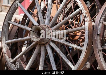 Vecchie ruote di carri a Silverton, Colorado, Stati Uniti Foto Stock