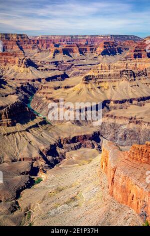 Un'idilliaca ripresa del Grand Canyon lungo Hermit Road nel giorno di sole, il Grand Canyon National Park, Arizona, Stati Uniti Foto Stock