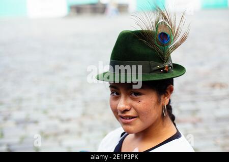 Ritratti di venditori locali di artigianato a Quito, Ecuador. Foto Stock