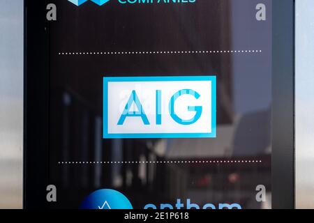 Toronto, Canada - 14 novembre 2020: Insegna AIG con vista sulla strada sullo sfondo di Toronto. Foto Stock