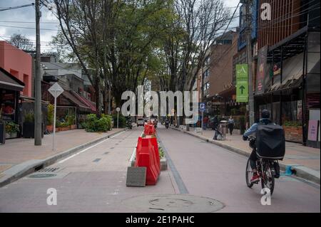 Strade ir nord Bogota sono viste vuote come Bogota entra in una quarantena rigorosa di 4 giorni. A Bogotà, Colombia, l'8 gennaio dopo l'occupazione di letto di ICU a Bog Foto Stock